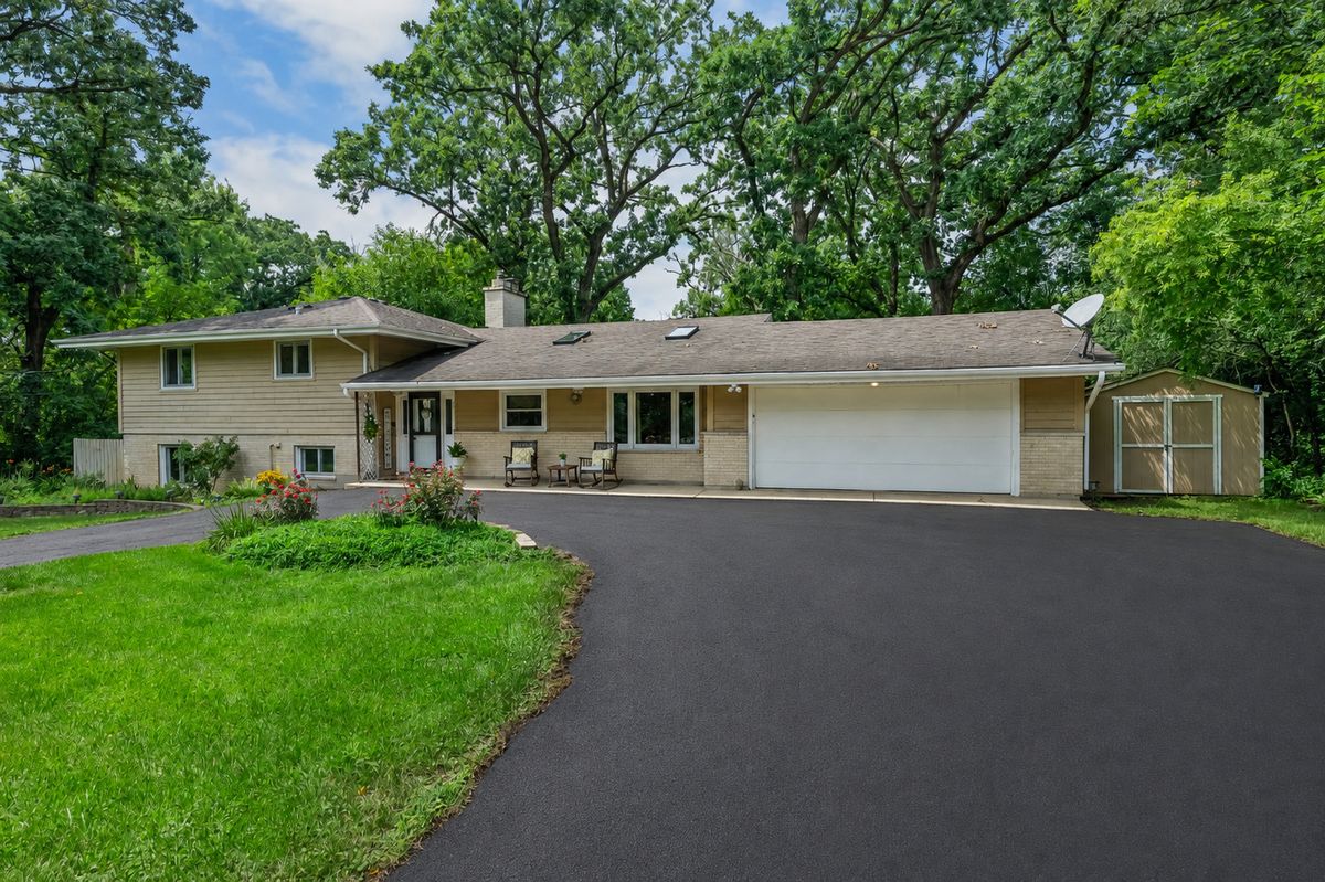 1s660 Winfield Rd, Wheaton, IL 60189
