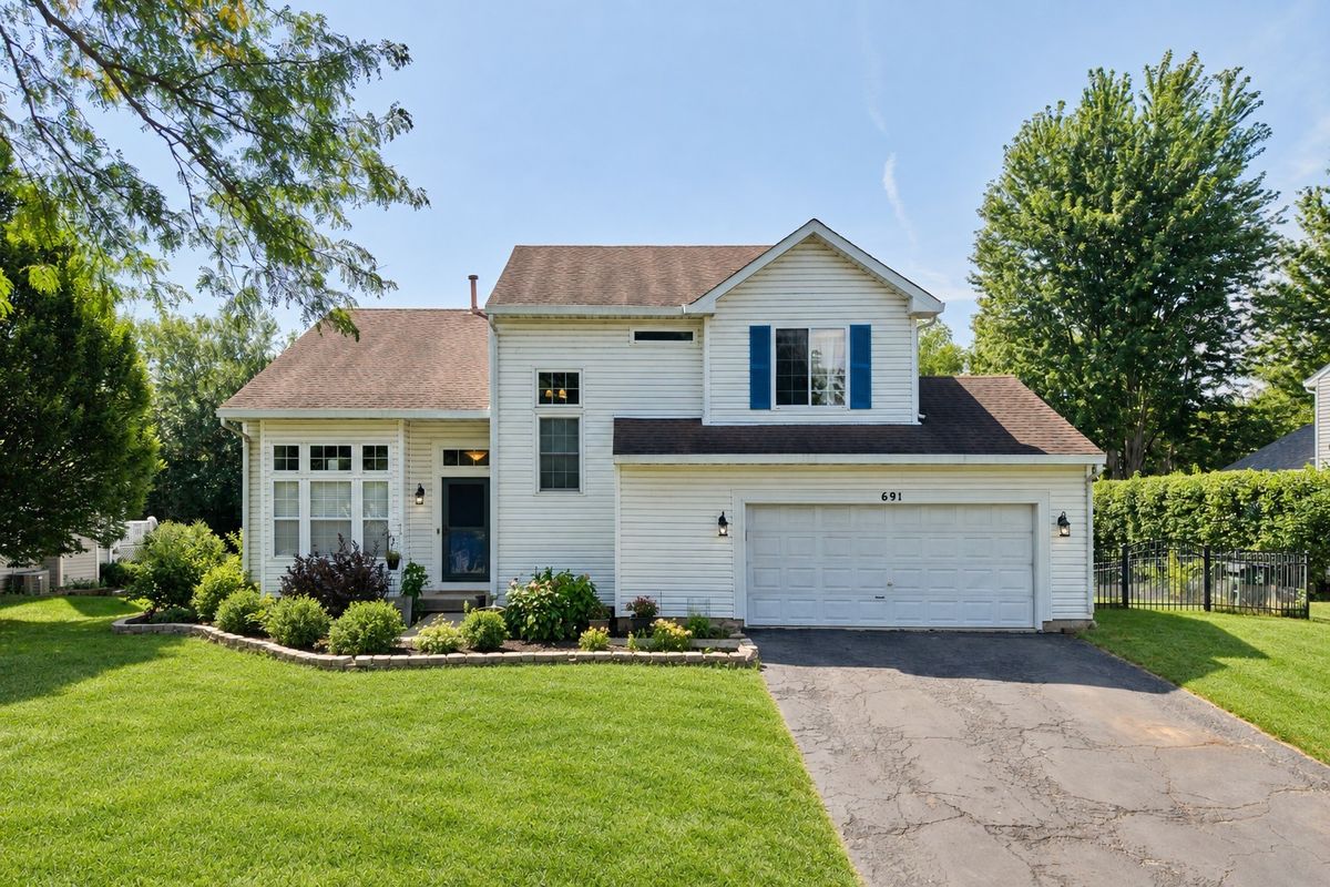 691 Thorsen Ln, Batavia, IL 60510