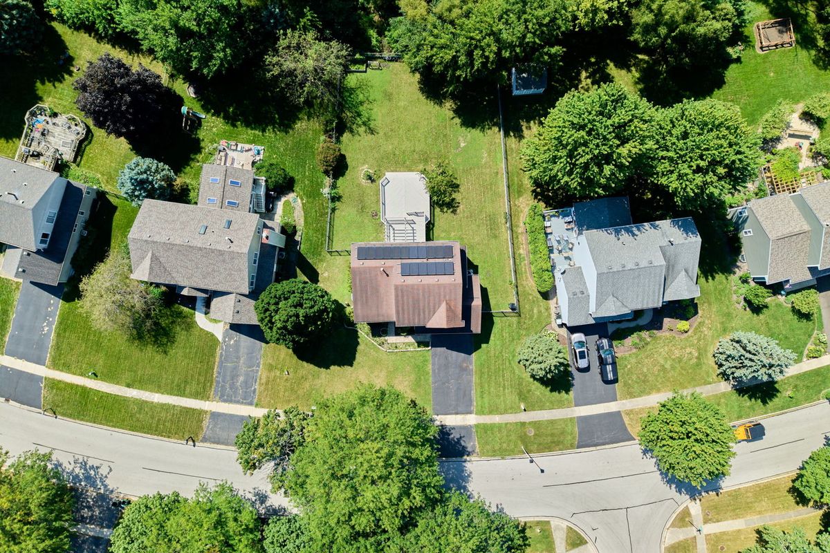 691 Thorsen Ln, Batavia, IL 60510 — photo 4