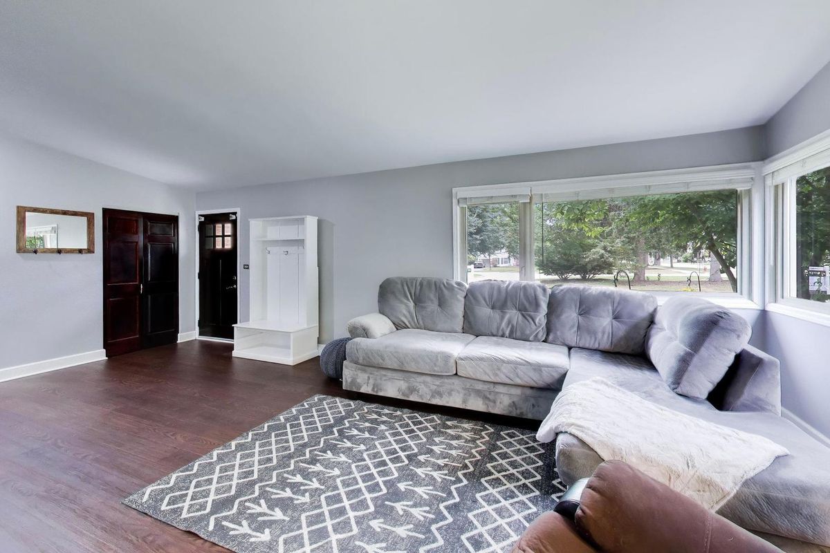 103 S Windsor Dr, Arlington Heights, IL 60004 — photo 3