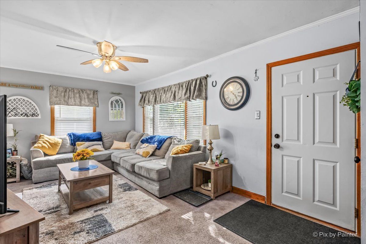 249 W Butterfield Rd, Elmhurst, IL 60126 — photo 2