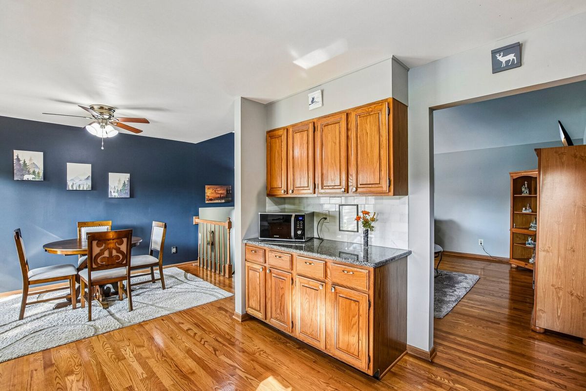 256 Meadows Dr, Sugar Grove, IL 60554 — photo 7