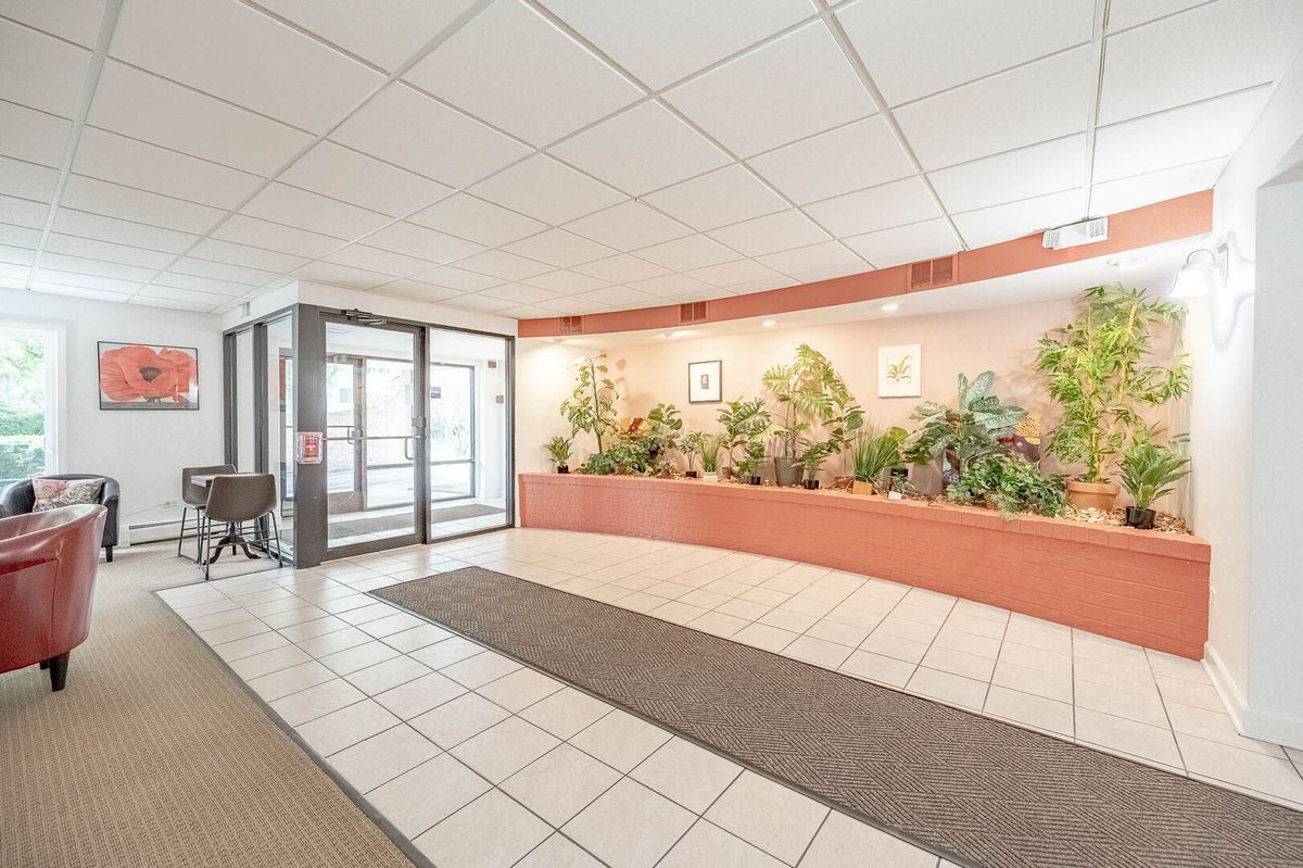 1000 S Lorraine Rd #411, Wheaton, IL 60189 — photo 2