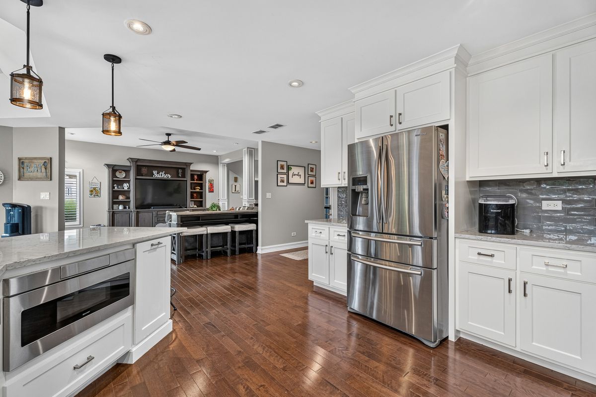 16243 W Blackhawk Dr, Lockport, IL 60441 — photo 4