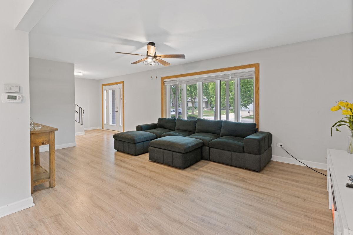 1720 Bolson Dr, Downers Grove, IL 60516 — photo 7