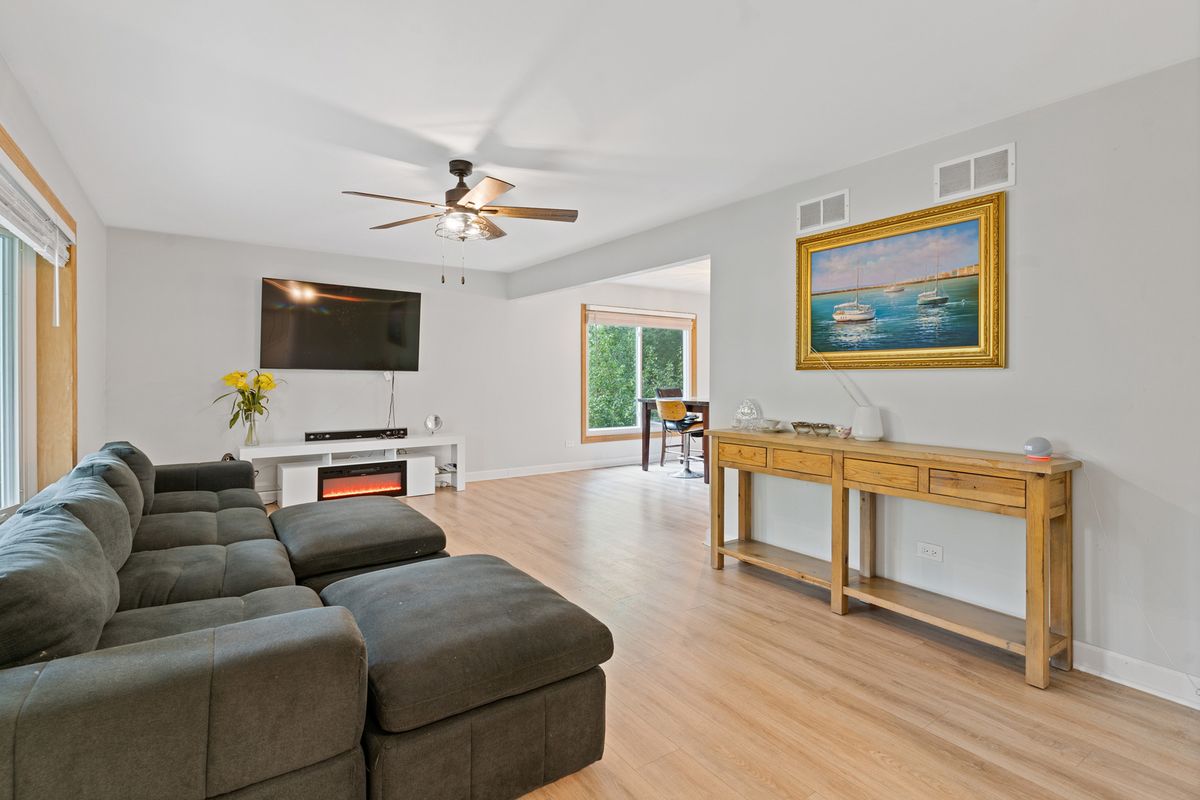 1720 Bolson Dr, Downers Grove, IL 60516 — photo 4