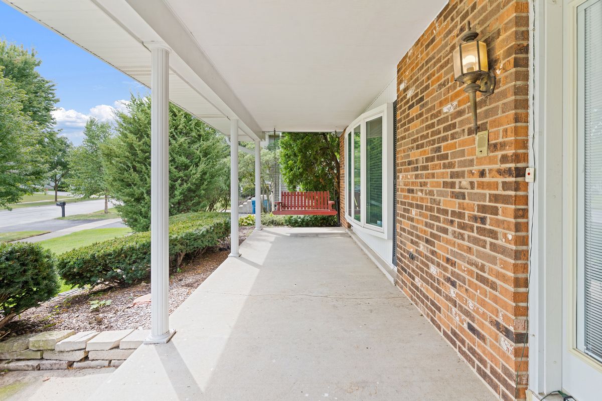 1720 Bolson Dr, Downers Grove, IL 60516 — photo 2