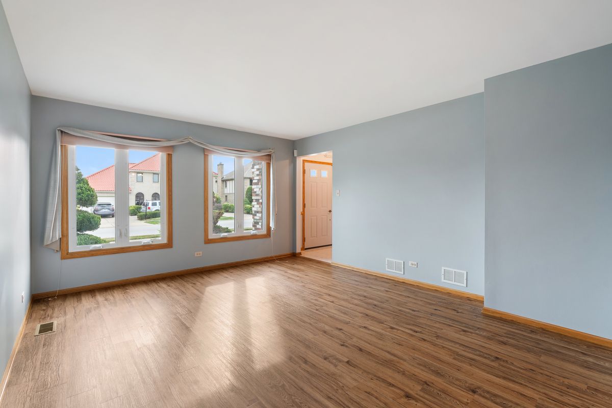15020 Landings Ln, Oak Forest, IL 60452 — photo 6