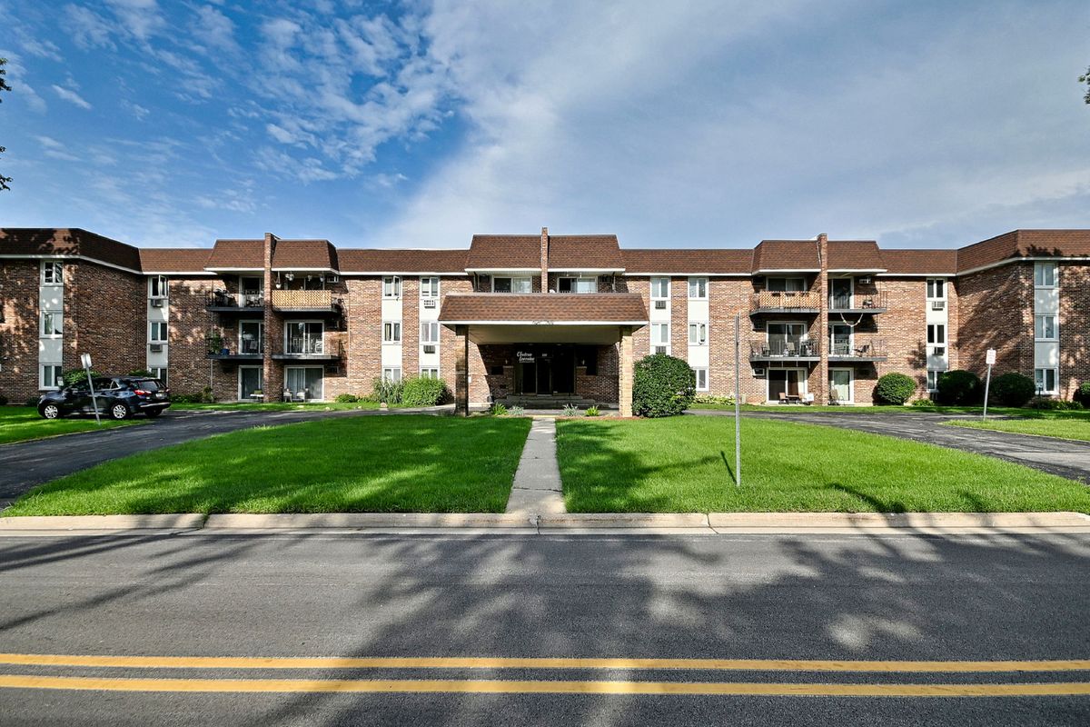 850 S Lorraine Rd #3E, Wheaton, IL 60189
