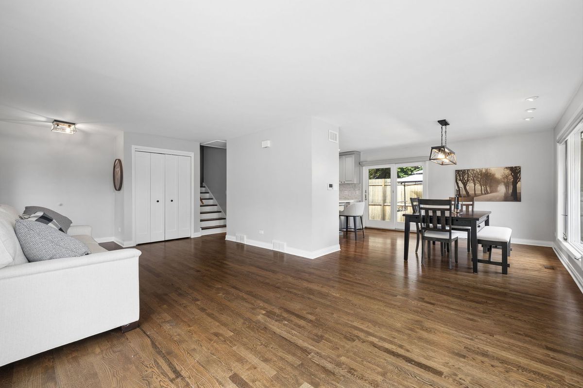 652 S Poplar Ave, Elmhurst, IL 60126 — photo 8