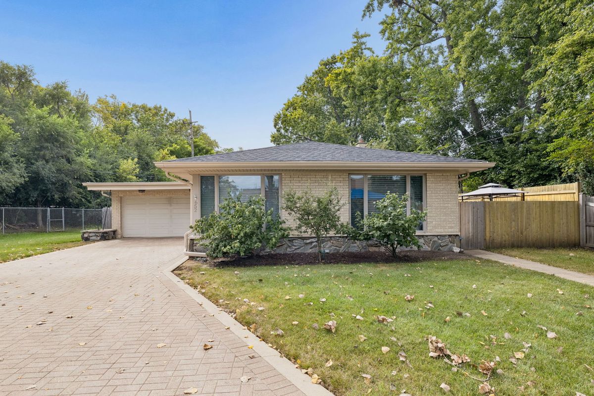 652 S Poplar Ave, Elmhurst, IL 60126 — photo 2