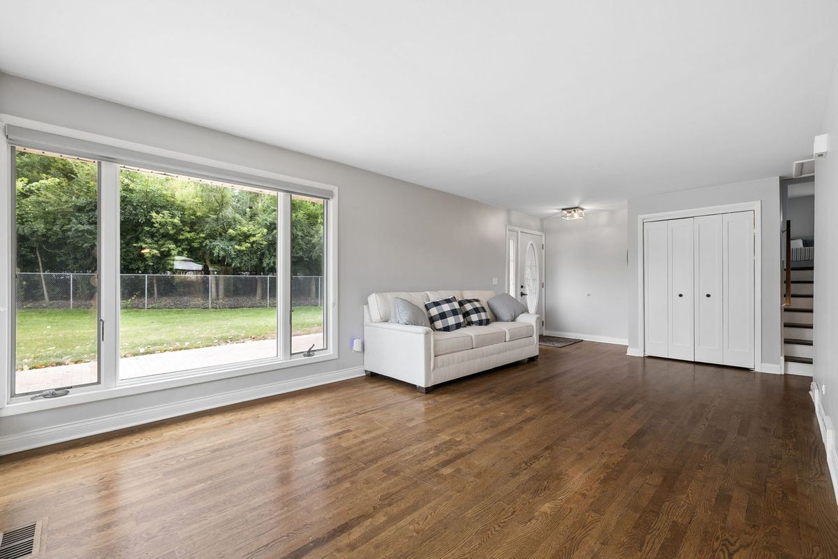 652 S Poplar Ave, Elmhurst, IL 60126 — photo 7