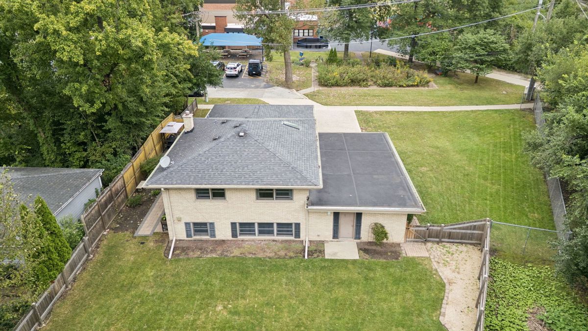 652 S Poplar Ave, Elmhurst, IL 60126 — photo 3