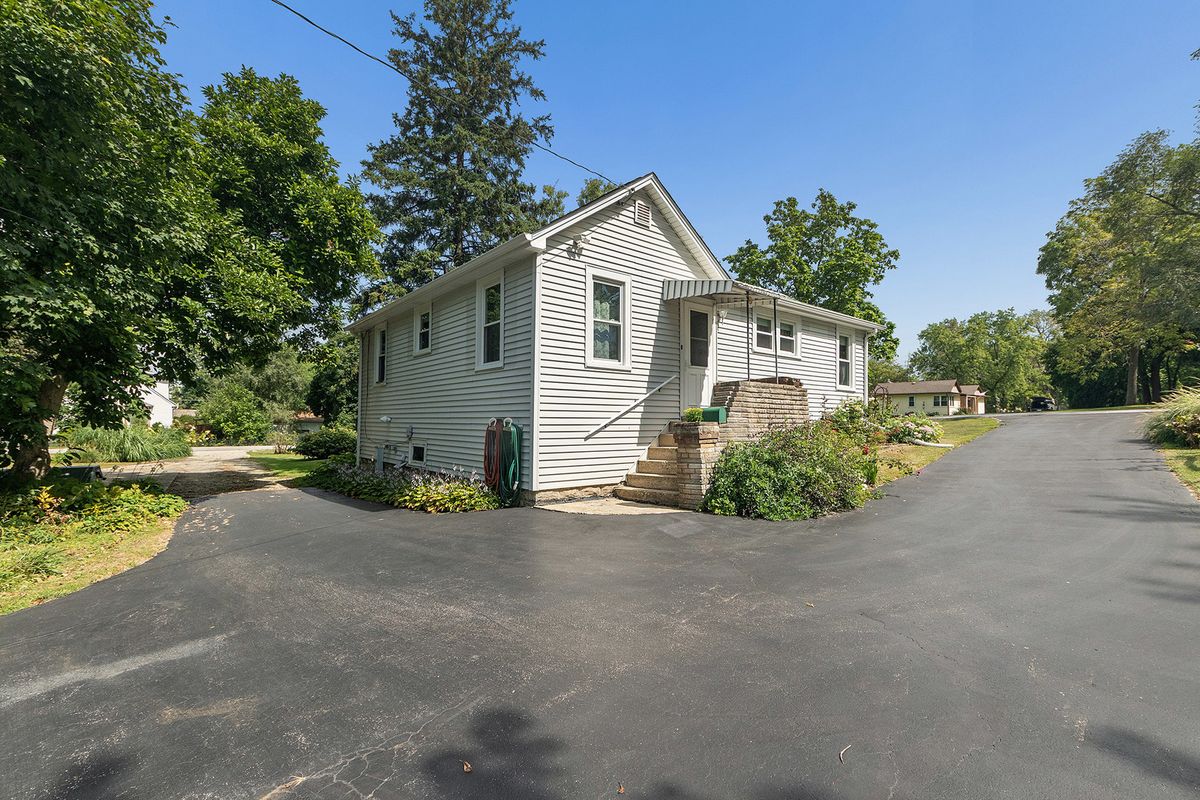 150 E 2nd Ave, New Lenox, IL 60451 — photo 2