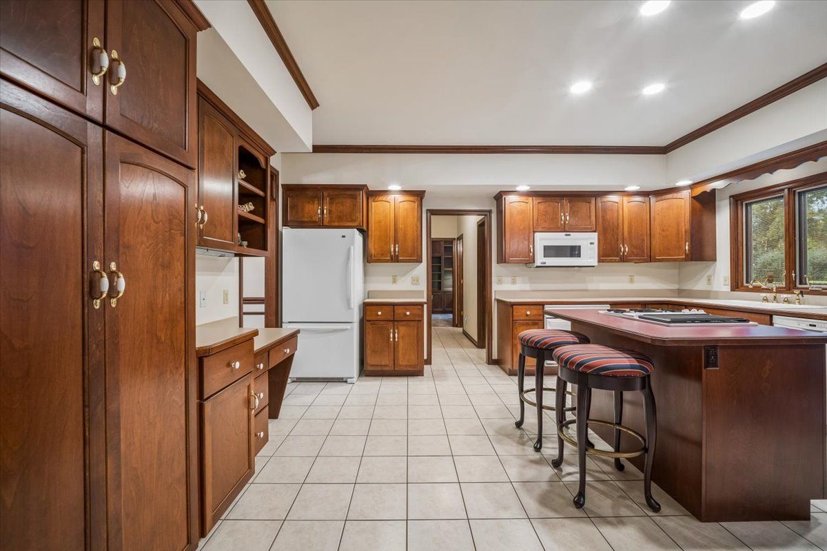 2310 Big Woods Dr, Batavia, IL 60510 — photo 6
