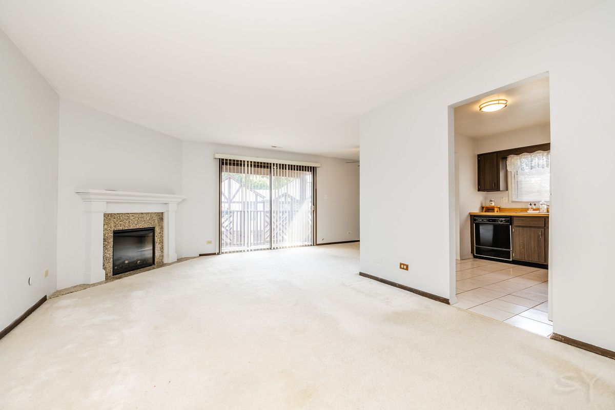 1717 Lakecliffe Dr #C, Wheaton, IL 60189 — photo 4