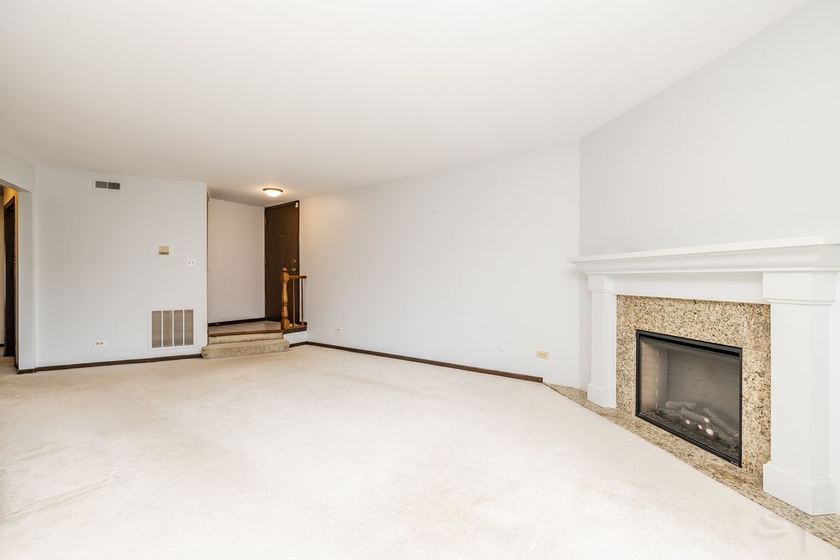 1717 Lakecliffe Dr #C, Wheaton, IL 60189 — photo 3