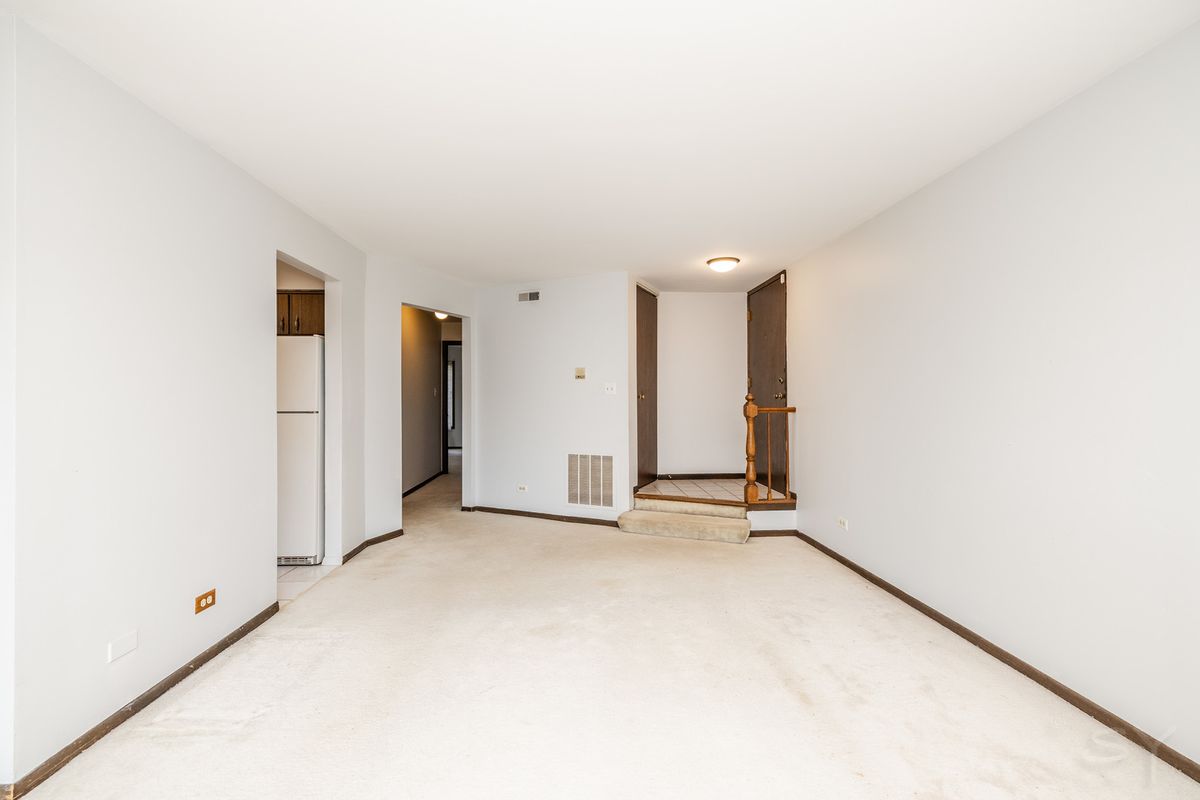 1717 Lakecliffe Dr #C, Wheaton, IL 60189 — photo 2