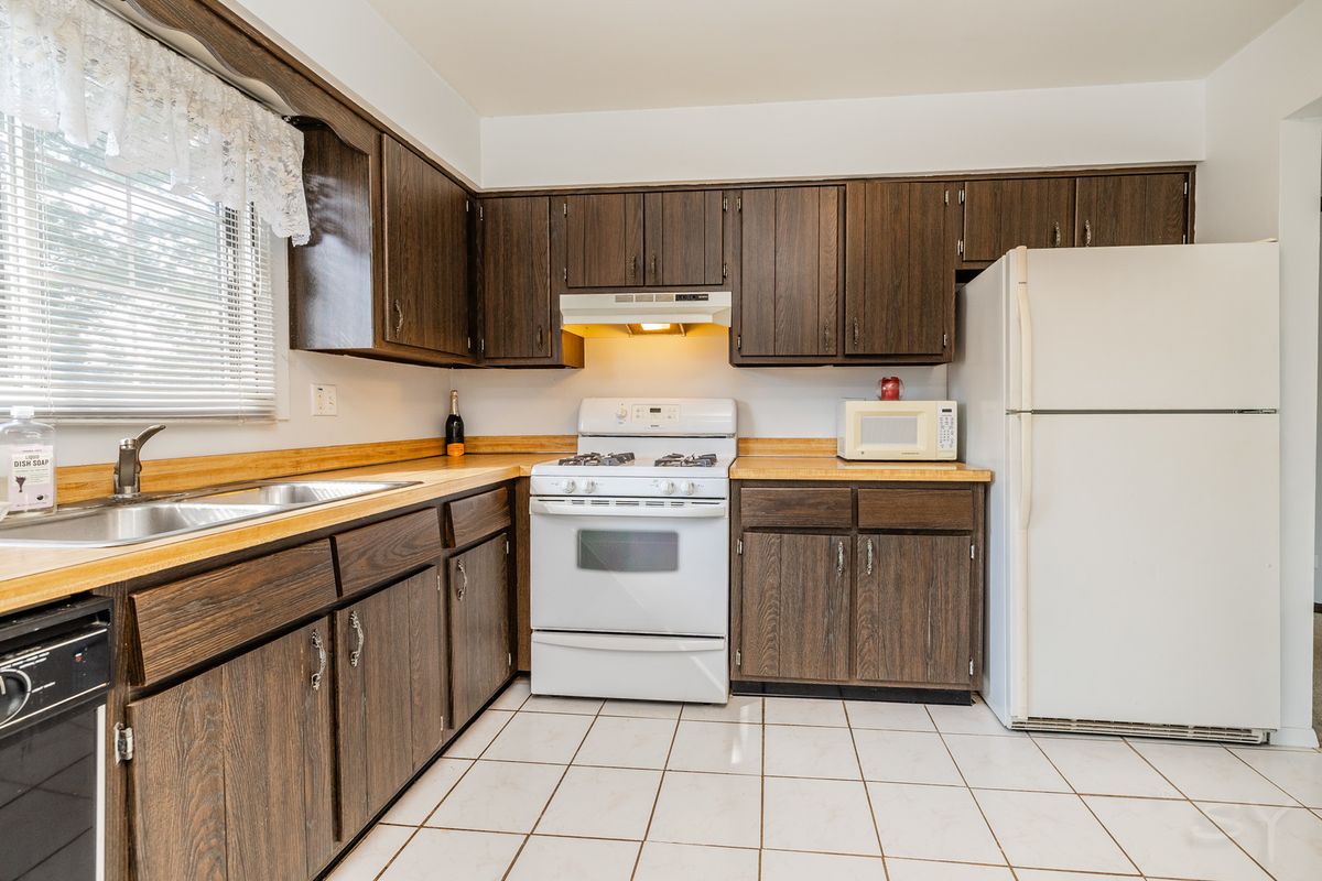 1717 Lakecliffe Dr #C, Wheaton, IL 60189 — photo 8