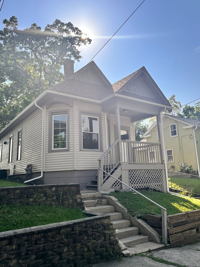 315 Flagg St, Aurora, IL 60505