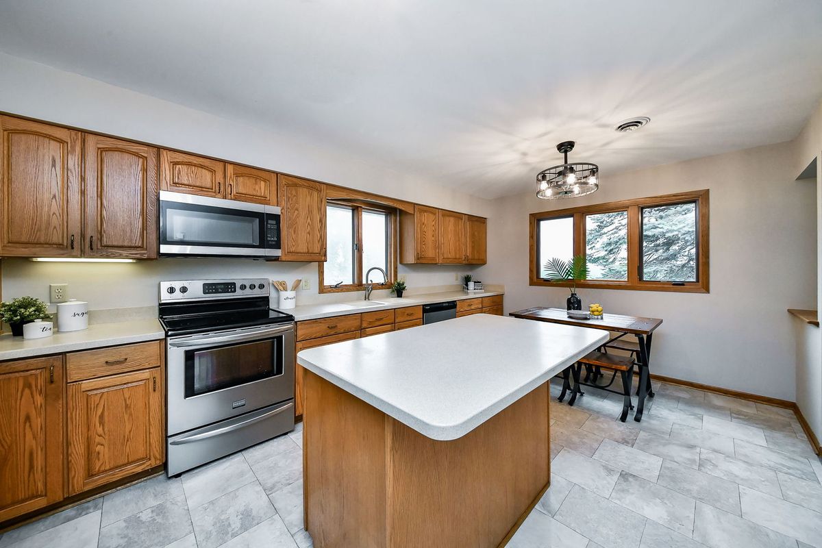 2s557 Bliss Rd, Sugar Grove, IL 60554 — photo 6