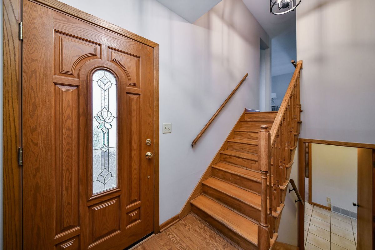 2s557 Bliss Rd, Sugar Grove, IL 60554 — photo 2