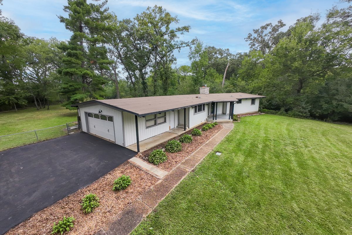 1s670 Winfield Rd, Wheaton, IL 60189 — photo 2