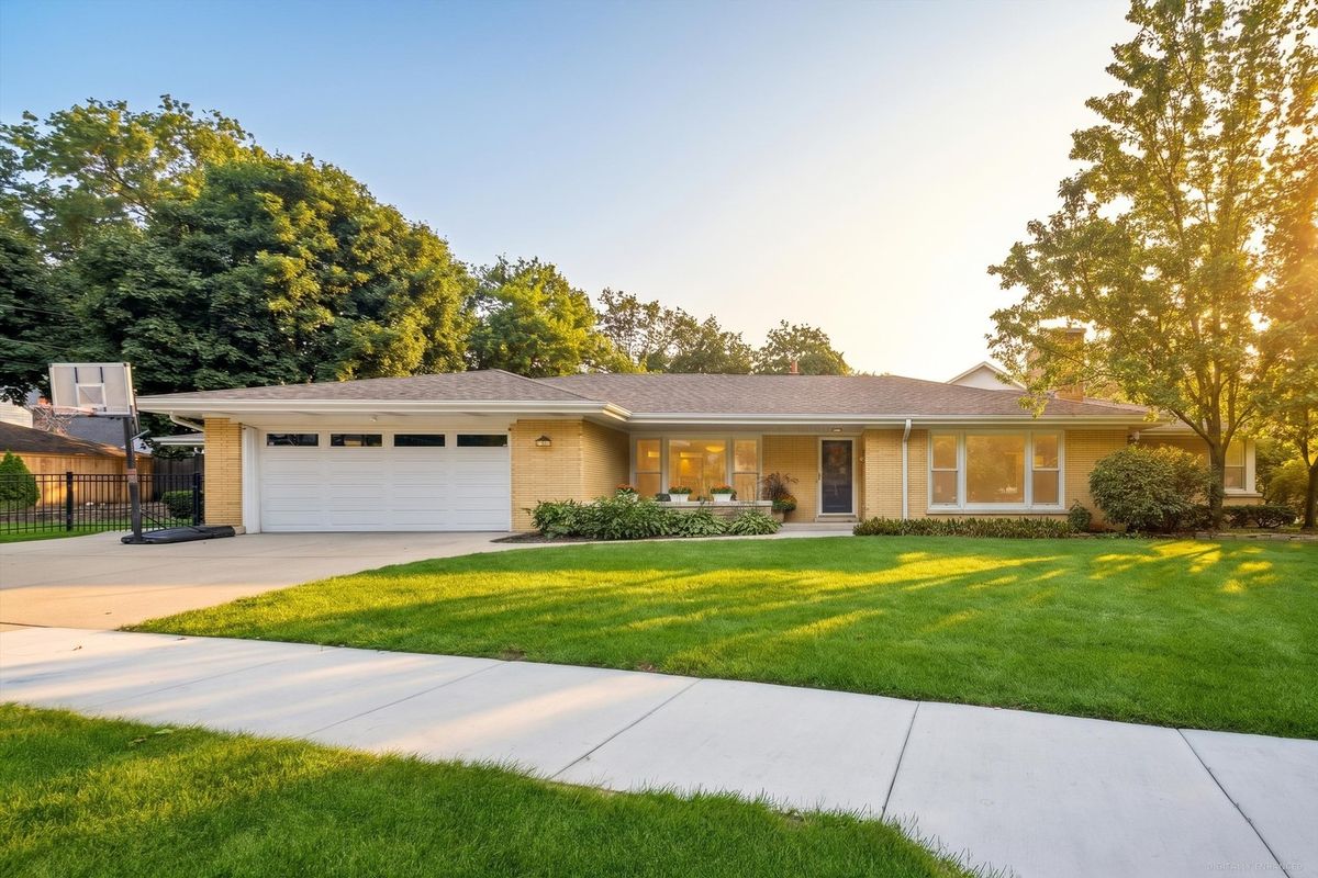 677 Wingate Rd, Glen Ellyn, IL 60137 — photo 2