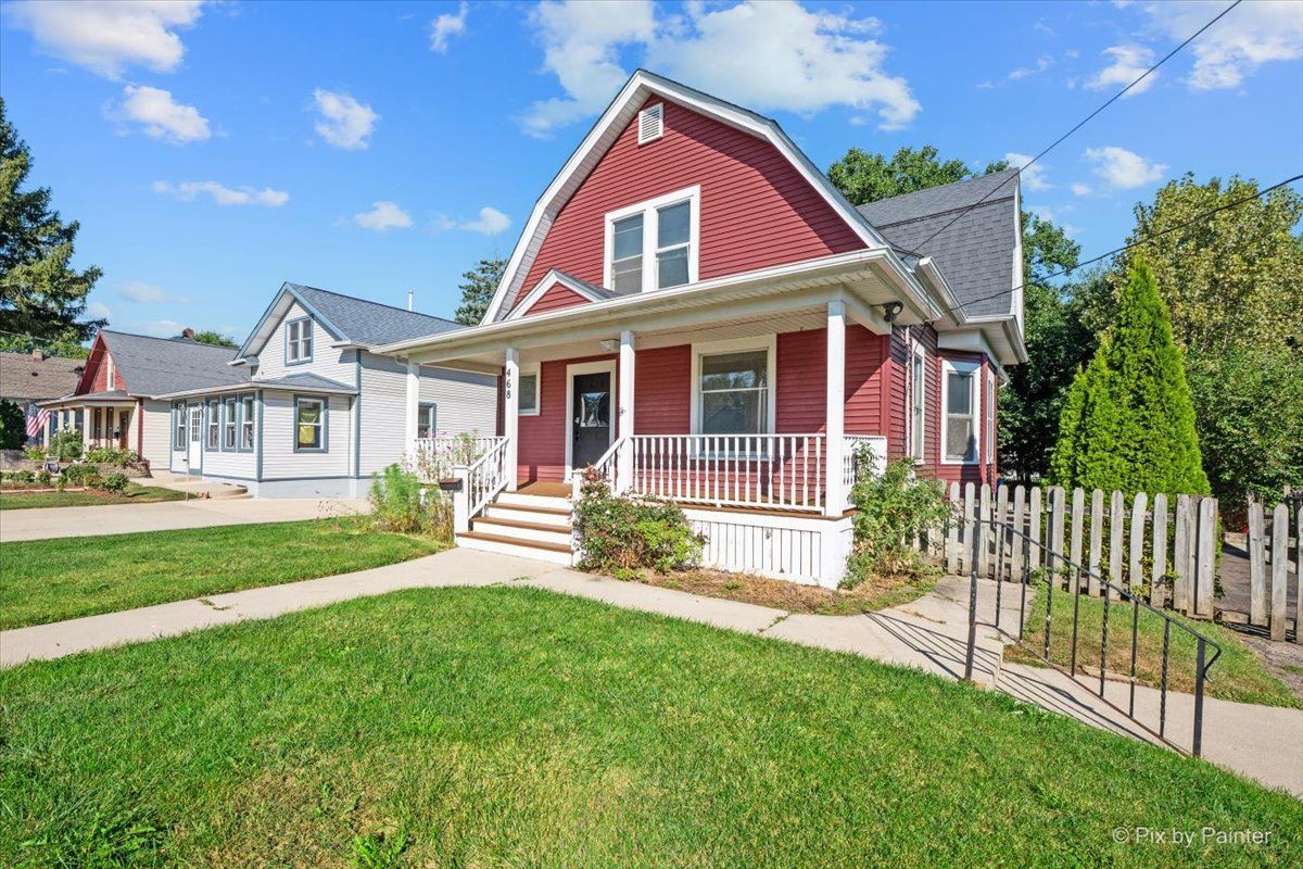 468 Locust St, Elgin, IL 60123