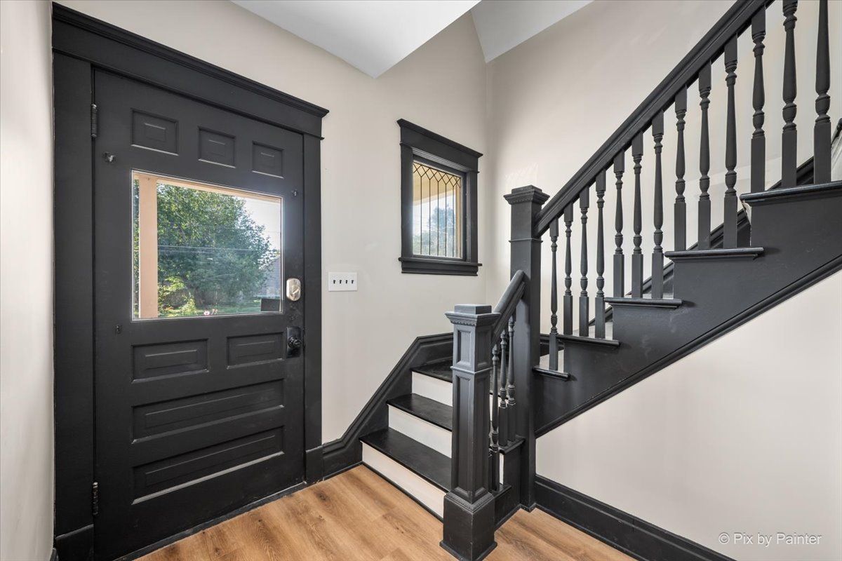 468 Locust St, Elgin, IL 60123 — photo 4