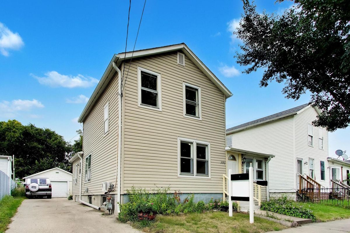 732 Grove St, Aurora, IL 60505