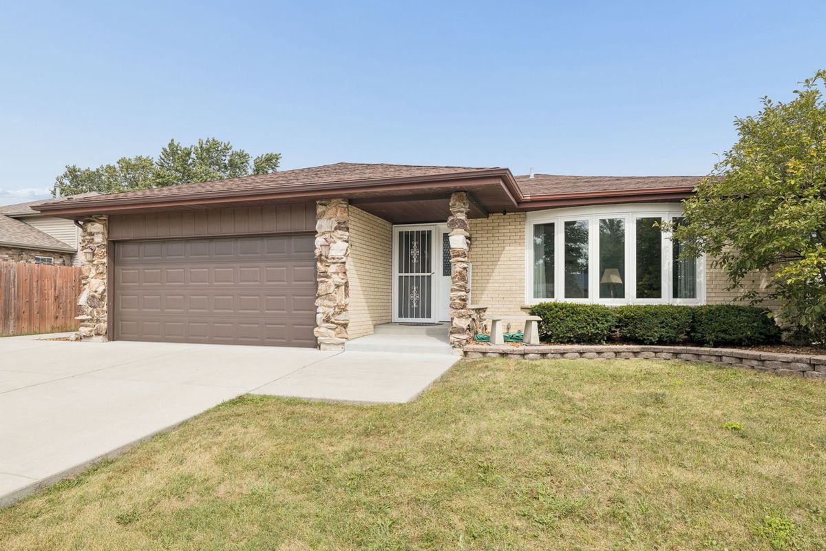 5222 Laramie Ct, Oak Forest, IL 60452