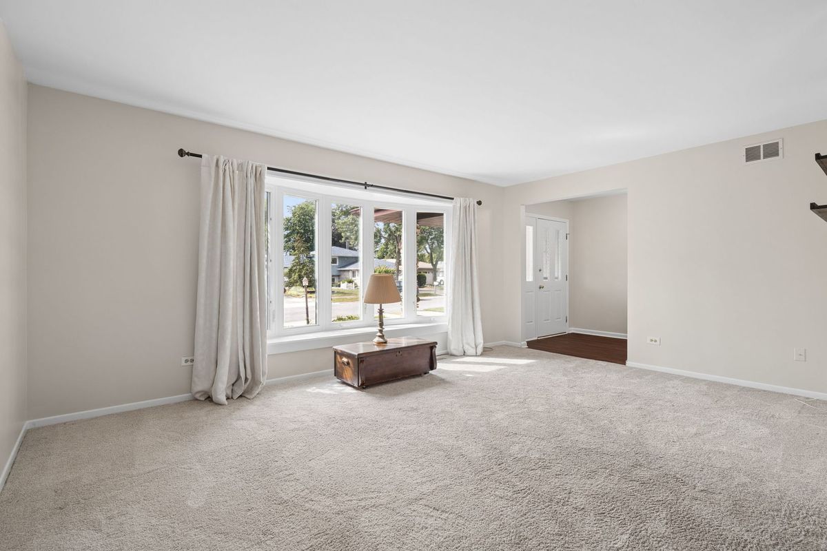 5222 Laramie Ct, Oak Forest, IL 60452 — photo 2