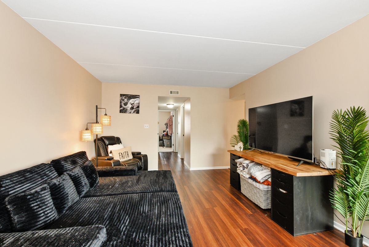 8124 169th St #2E, Tinley Park, IL 60477 — photo 3