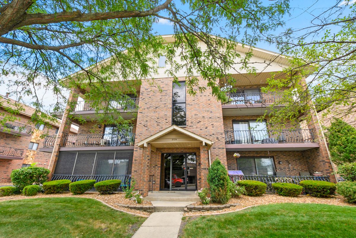 8124 169th St #2E, Tinley Park, IL 60477