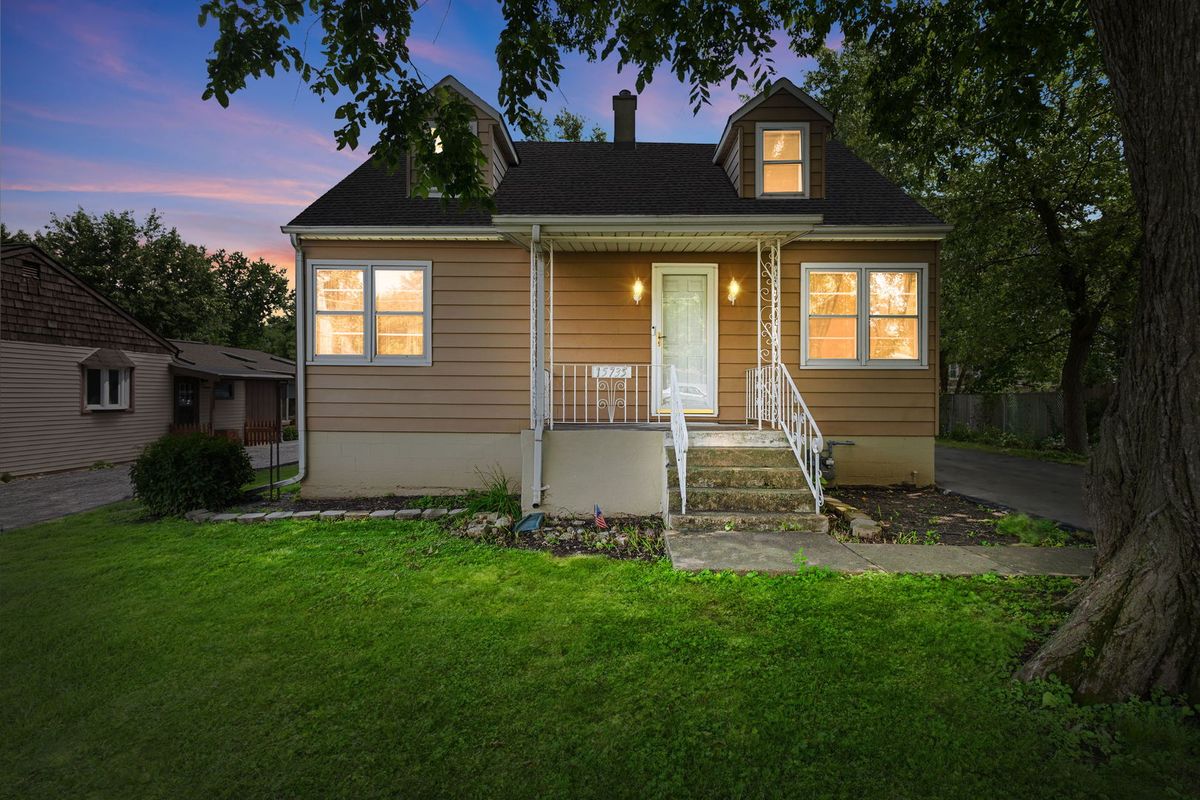 15735 Lavergne Ave, Oak Forest, IL 60452