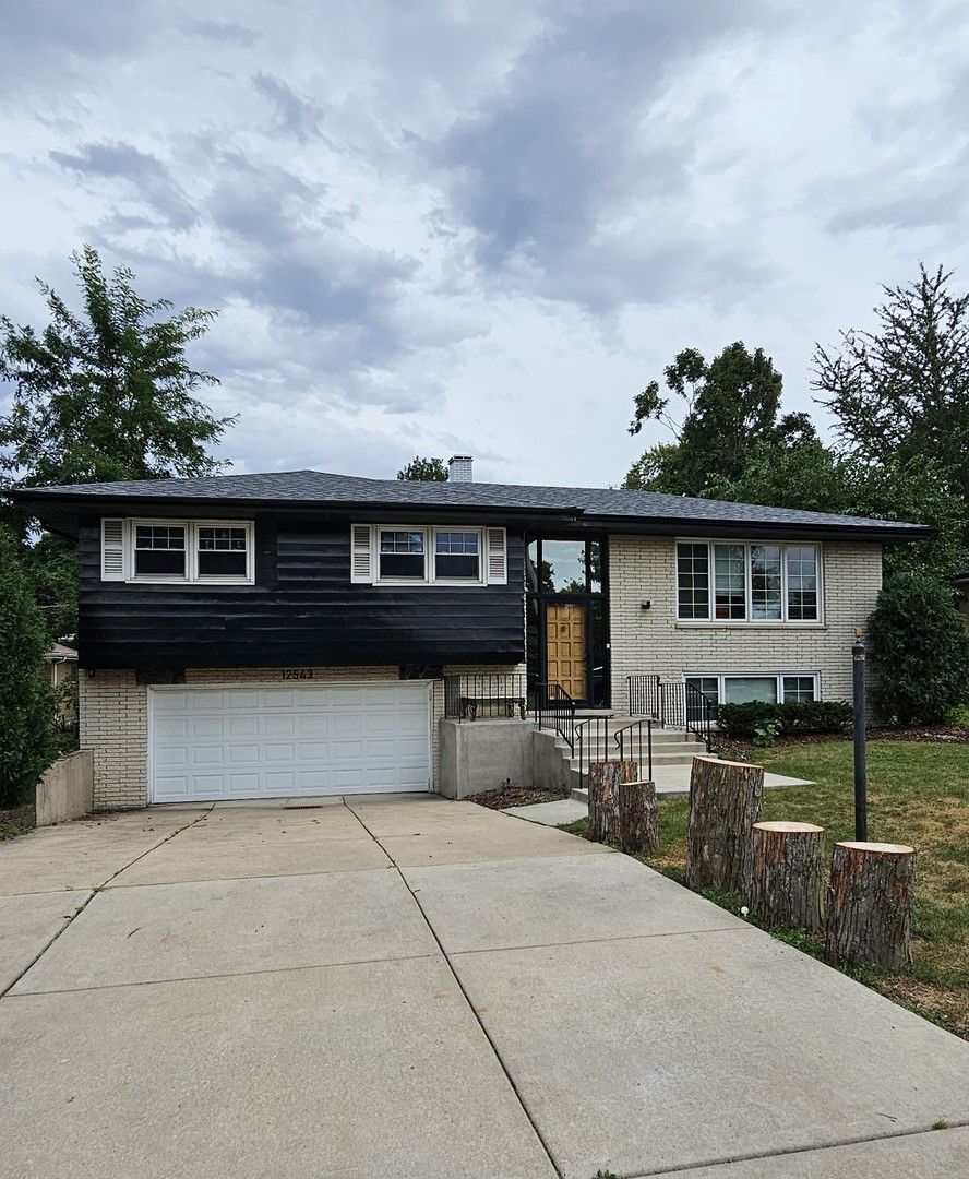 12543 S Menard Ave, Palos Heights, IL 60463
