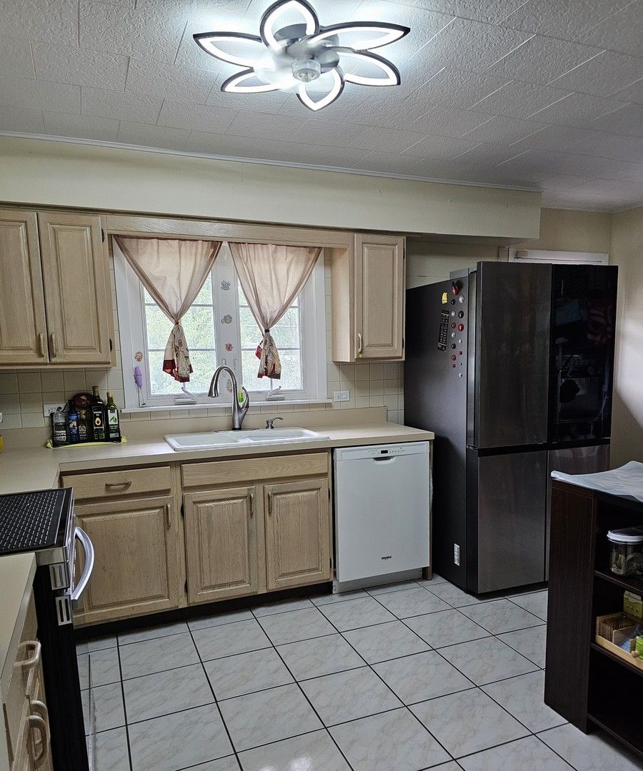 12543 S Menard Ave, Palos Heights, IL 60463 — photo 2
