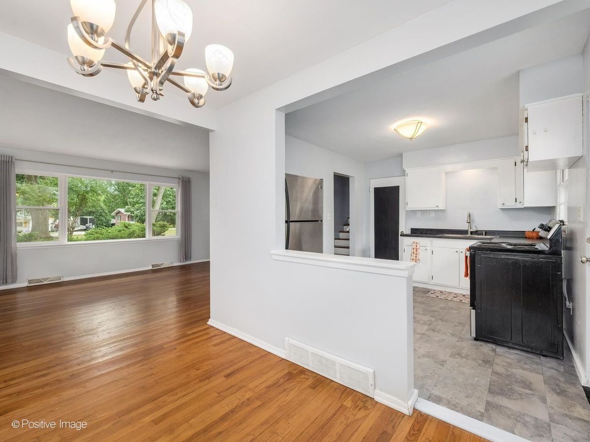 5798 Pershing Ave, Downers Grove, IL 60516 — photo 8