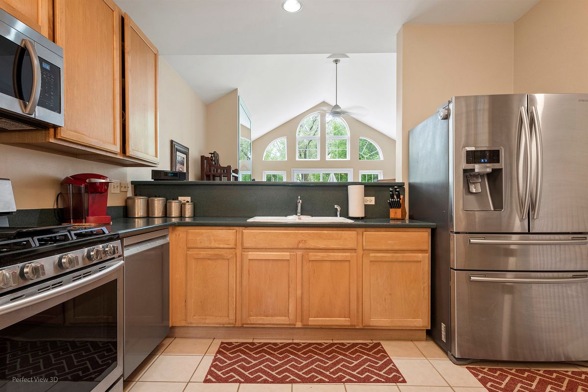 11512 Lake Shore Dr, Orland Park, IL 60467 — photo 2