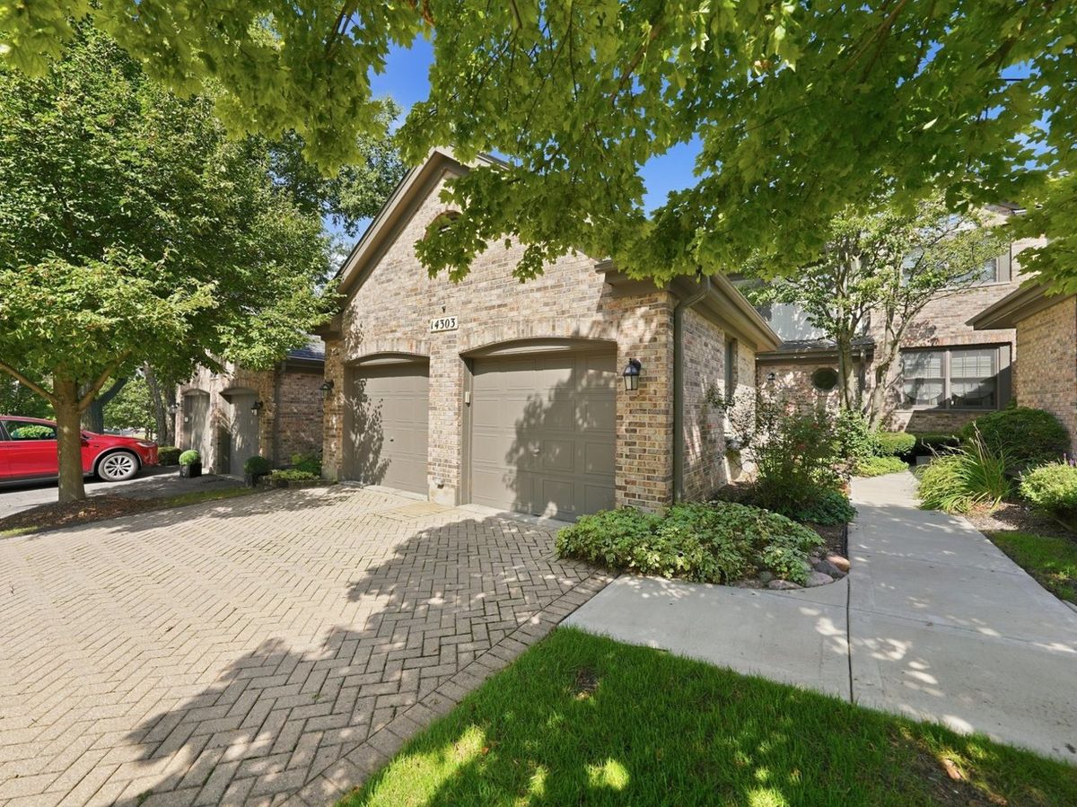 14303 Crystal Tree Dr, Orland Park, IL 60462 — photo 2