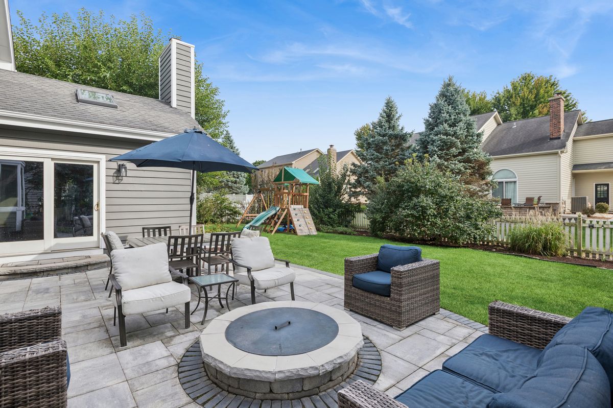 1356 Green Pheasant Ln, Batavia, IL 60510 — photo 2