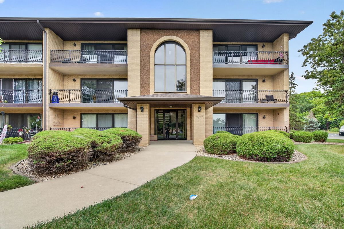 15110 Evergreen Dr #1C, Orland Park, IL 60462