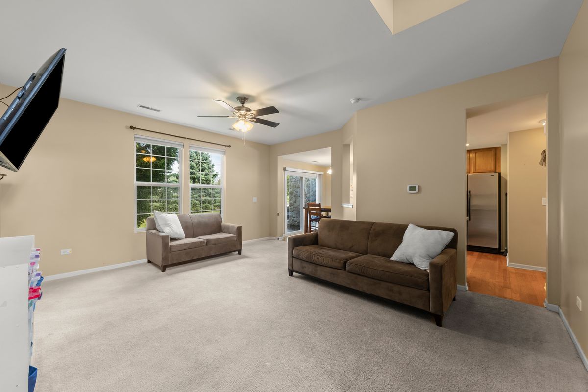 15110 W Laurel Ln, Lockport, IL 60441 — photo 4