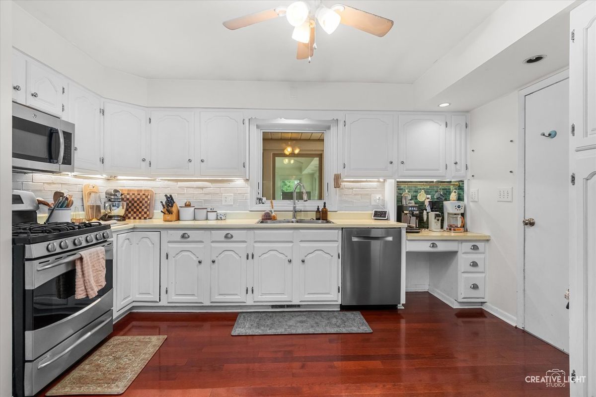 4s170 Hazelcrest Dr, Sugar Grove, IL 60554 — photo 7