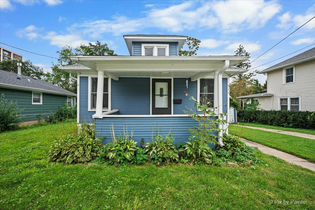 311 Locust St, Elgin, IL 60123
