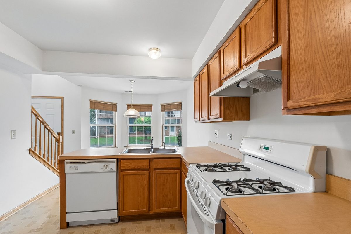 18260 Kirby Dr, Tinley Park, IL 60487 — photo 7