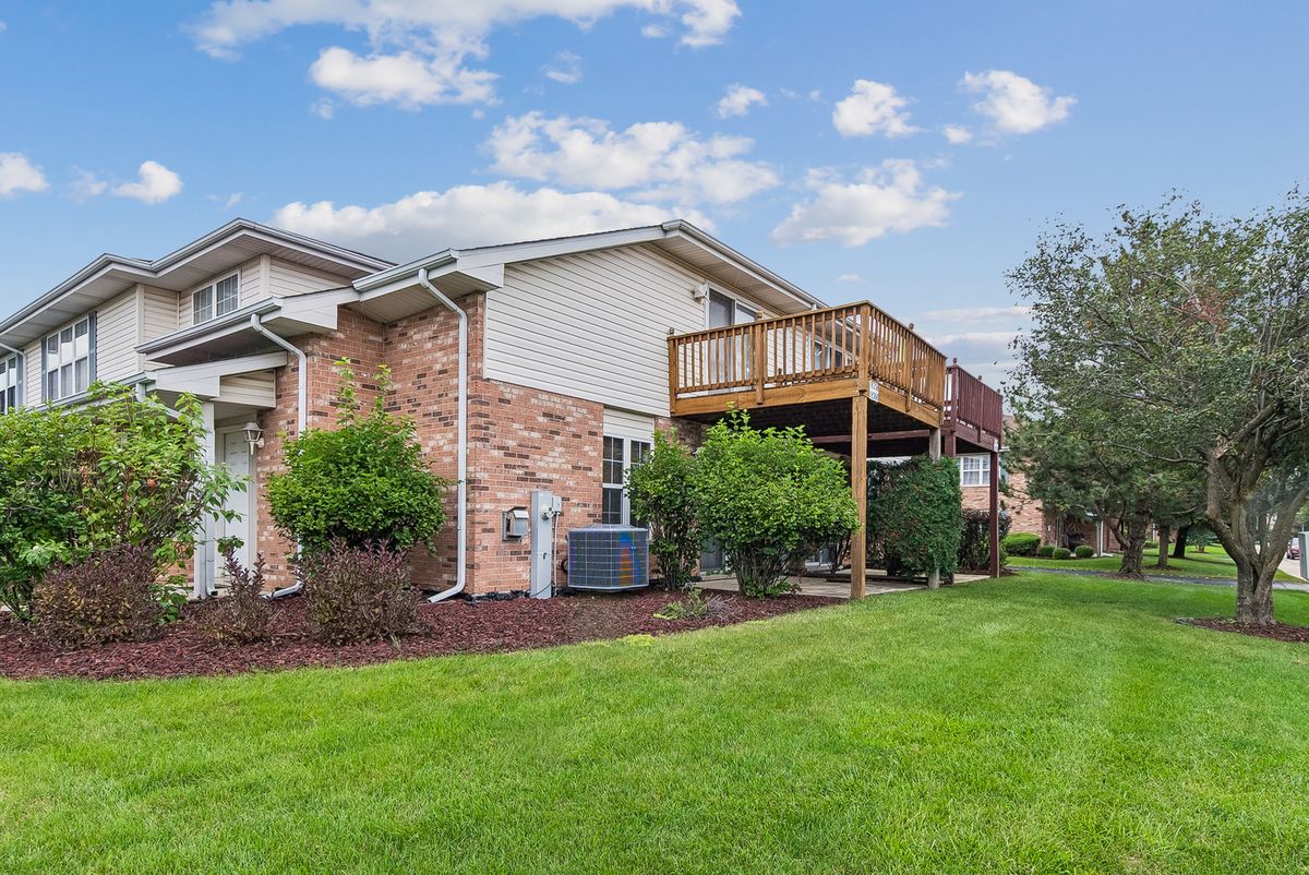 18260 Kirby Dr, Tinley Park, IL 60487 — photo 2