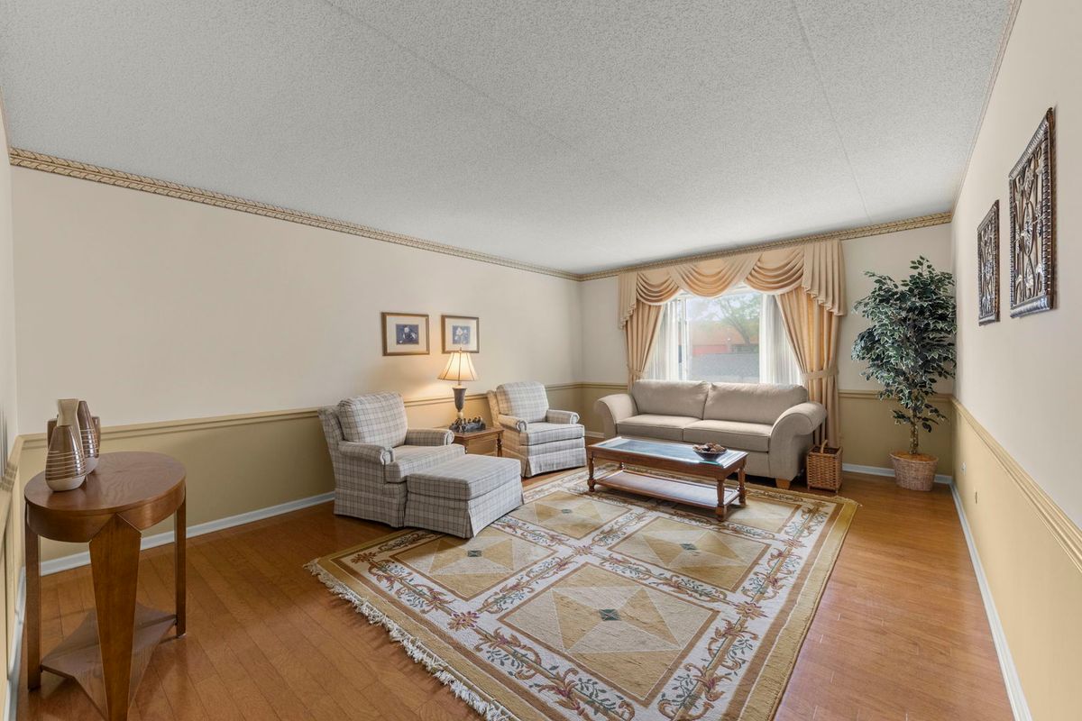 31 E Grove St #201, Lombard, IL 60148 — photo 4