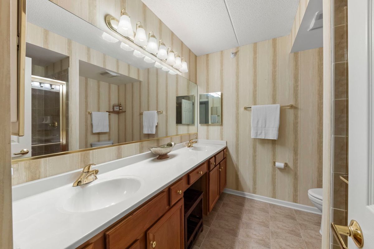 31 E Grove St #201, Lombard, IL 60148 — photo 8